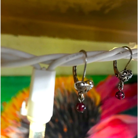 Vintage Tiny sterling silver heart earrings with red glass bead - Picture 3 of 4